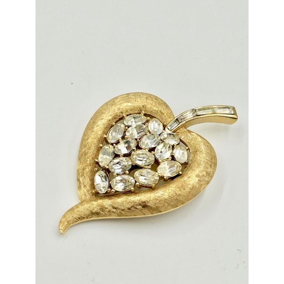Vintage Signed TRIFARI Leaf Heart Pin Brooch Textured Gold Tone Clear Stones - Picture 3 of 6